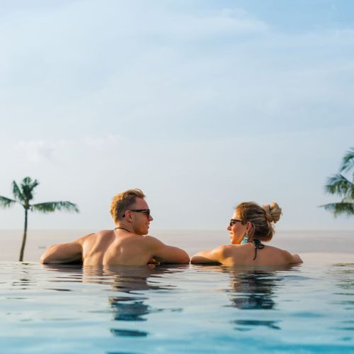 couple in infinity pool