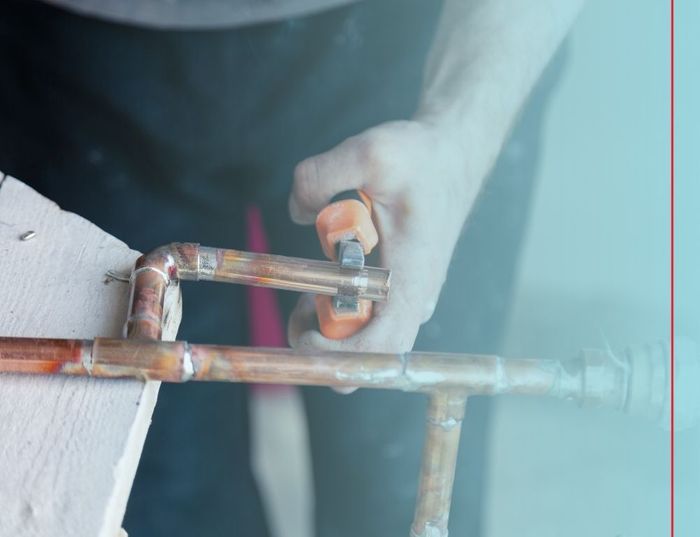 plumber repair pipes