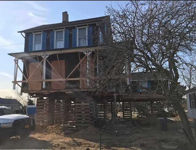 Pinkerton House Built in Mid 1800_s Bay Shore NY-1.jpg