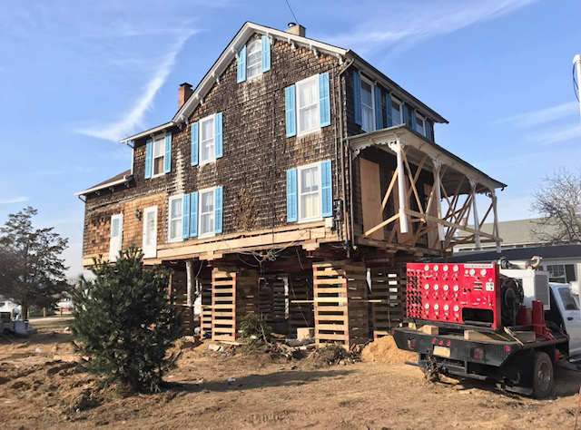 Pinkerton House Built in Mid 1800_s Bay Shore NY.jpg