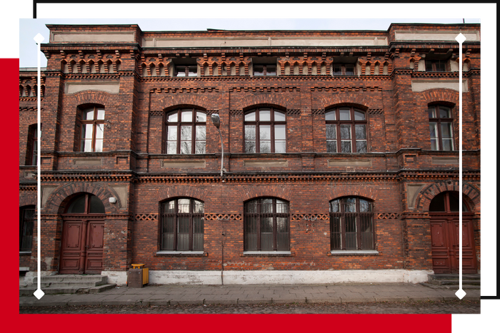 an old medium side office building