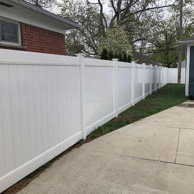 white vinyl fence