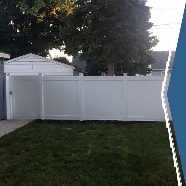 White vinyl fence of a backyard