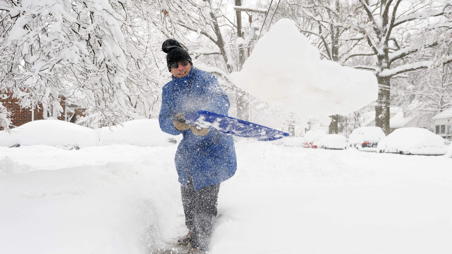 M28457 - Vermont Snow Shoveling Safety Tips Hero Image.jpg