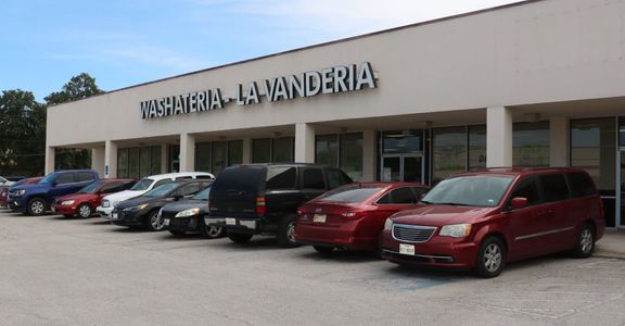 M26828 - Las Lavanderia - Everything Our Self-Service Laundromat Offers - Feature image.jpg