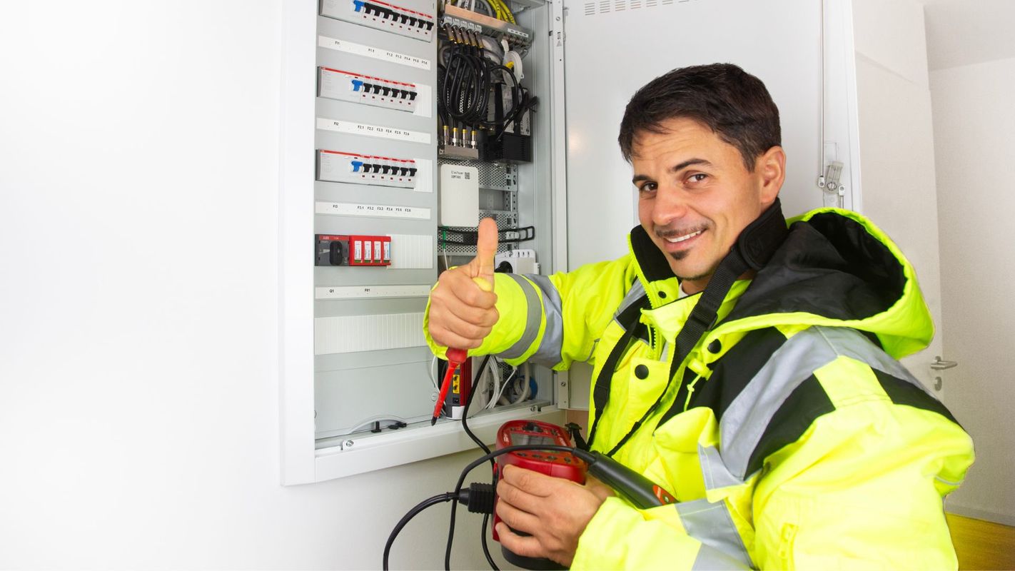 How to Choose the Right Electrical Contractor for Your Project - Featured Image.jpg