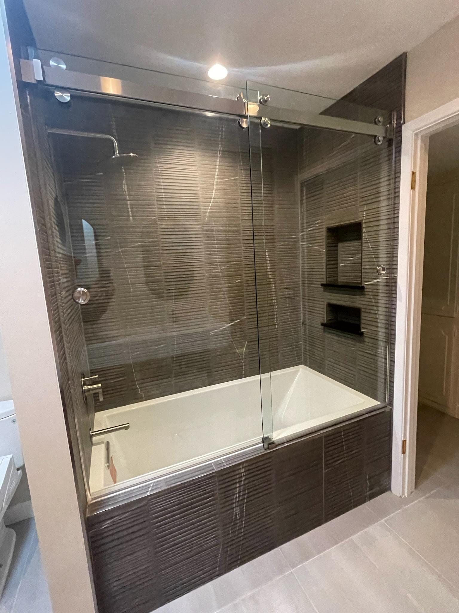 Soaker tub