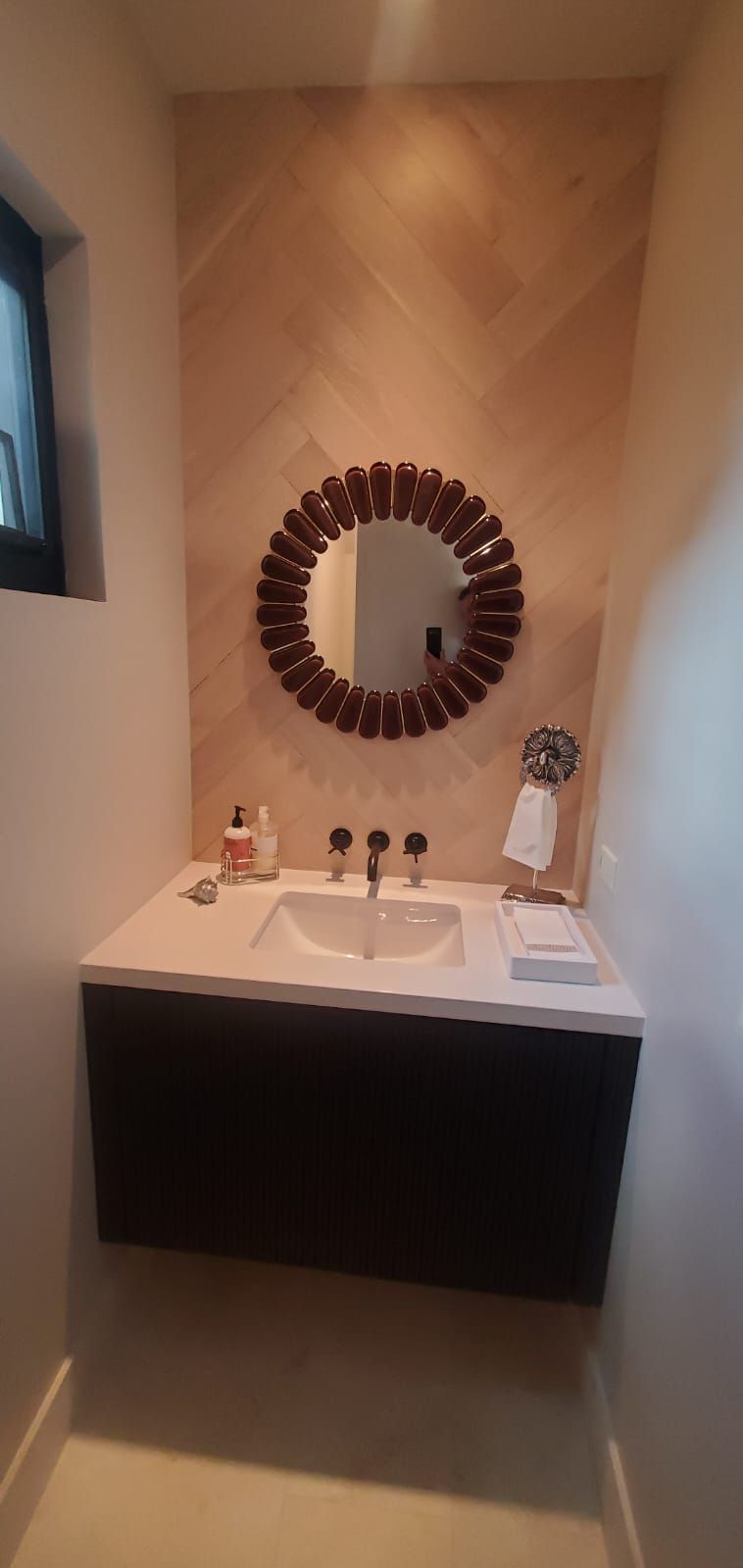 Floating vanity