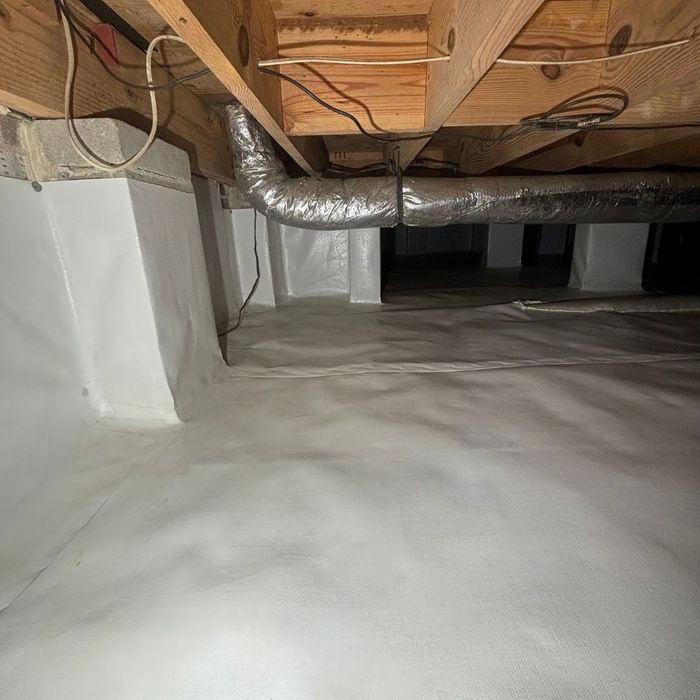 Encapsulated crawl space with plastic vapor barrier and ductwork