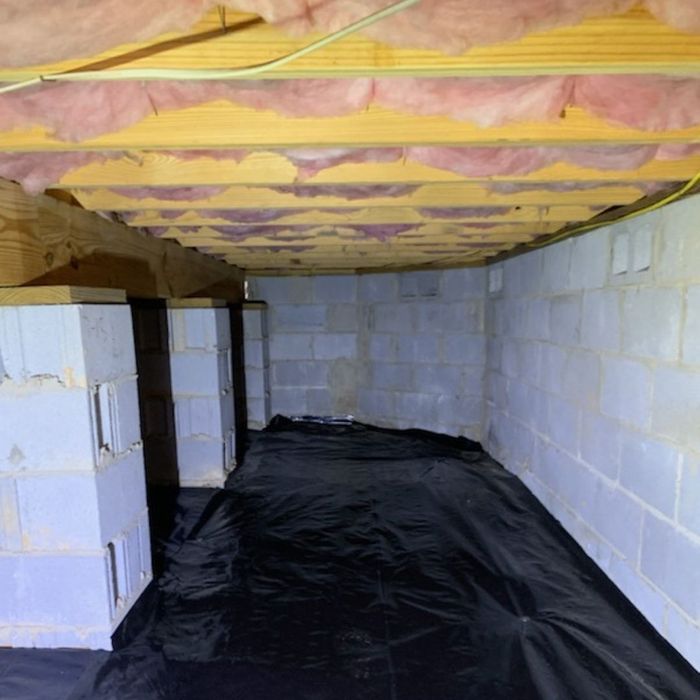 encapsulated crawl space with insulation 