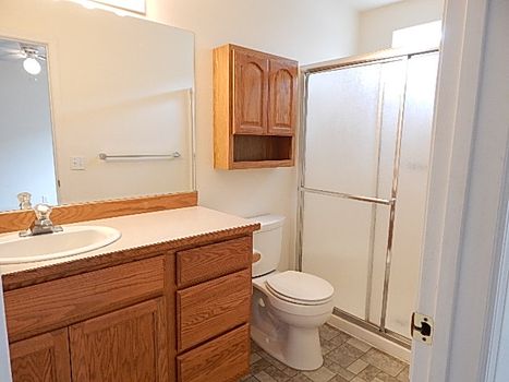 2416 Settlement Master Bath.JPG