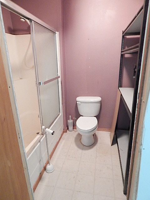 2600 French Shop Bathroom.JPG