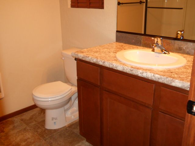 2803 N 15th Bath 1.JPG
