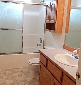 2416 Settlement Hall Bath.JPG