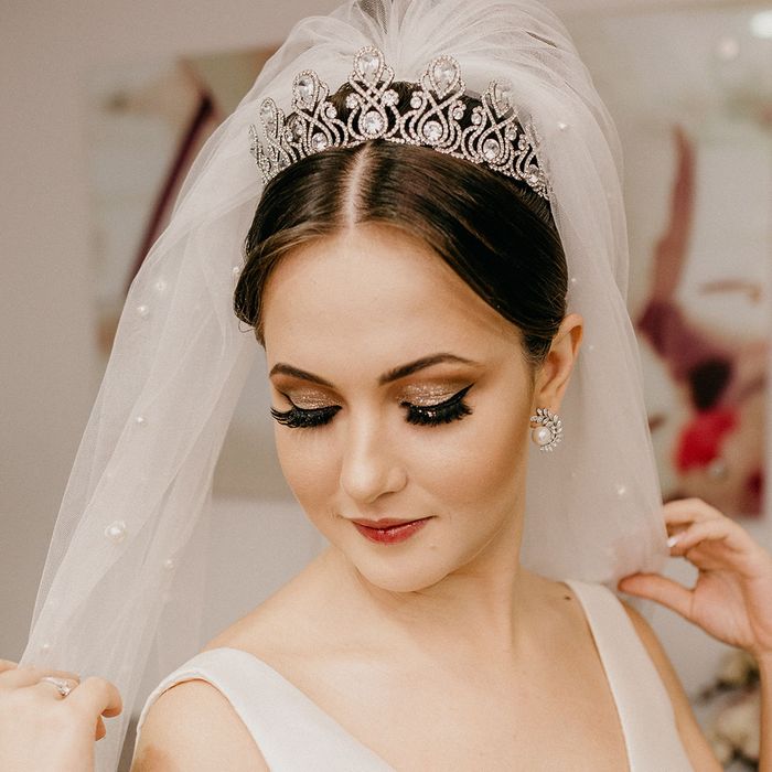 post-3_Hacks To Keep Your Bridal Headpiece In Place.jpg