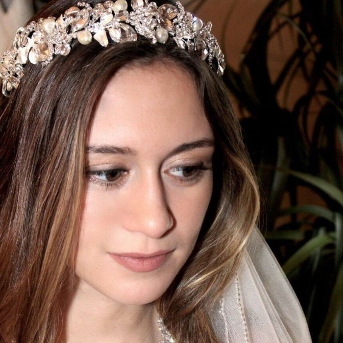 Short hair bride with tiara