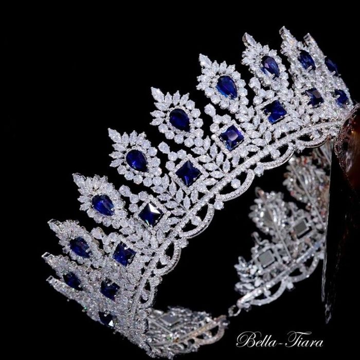 tiara with blue stones tiara with blue stones