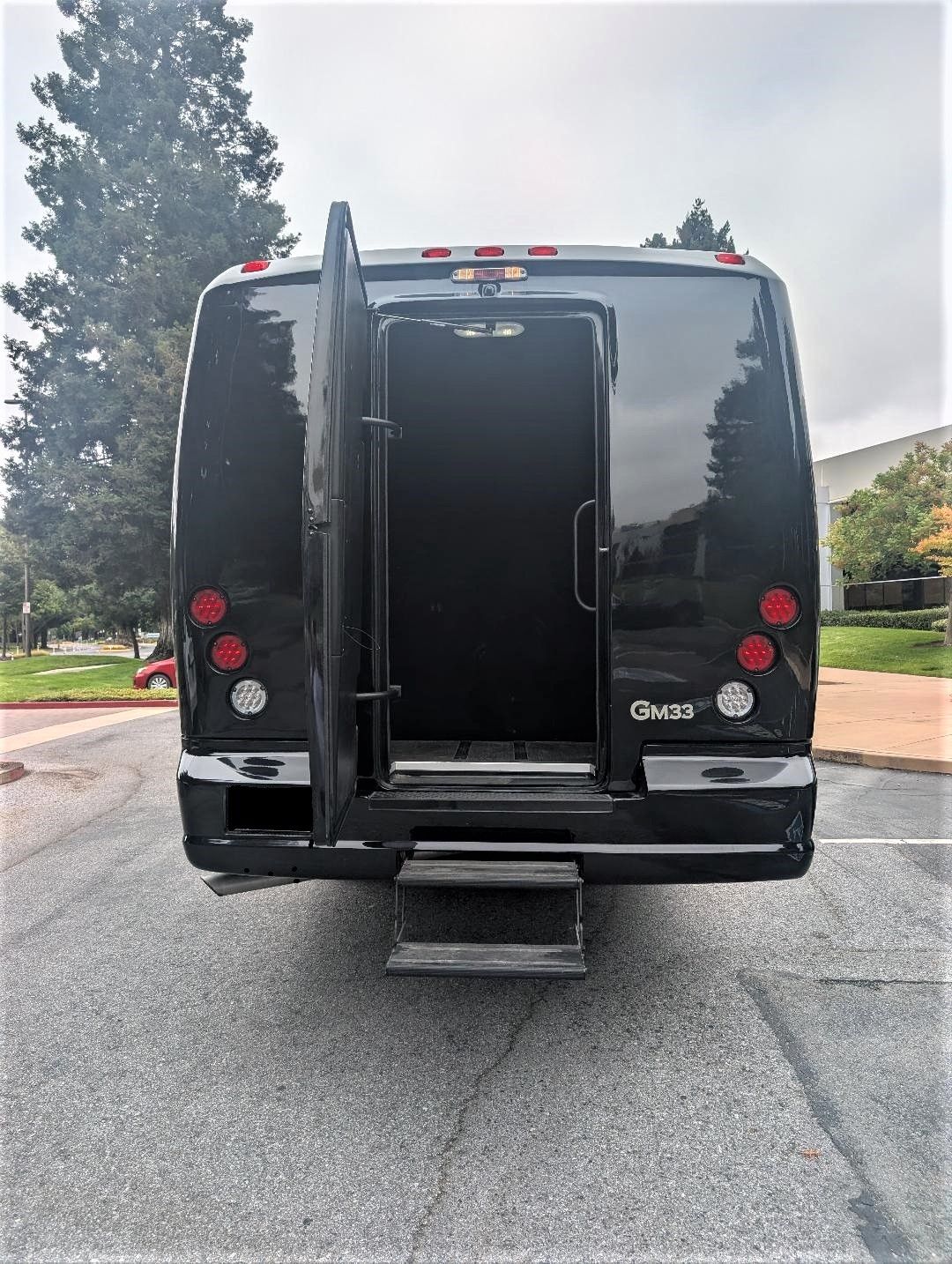 Black Executive Ford Bus - 28 Passenger 05.jpg