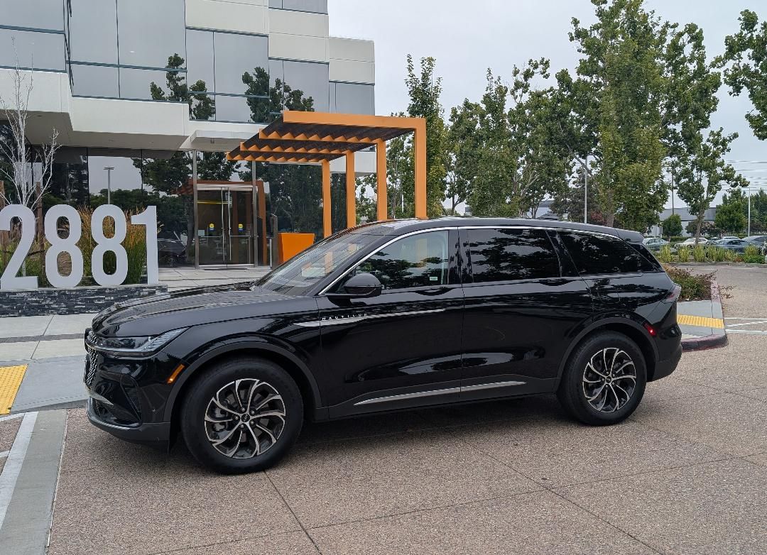 Lincoln Nautilus 02.jpg