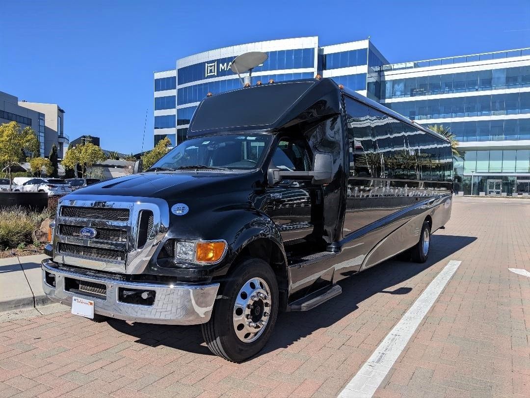 Sals6 - 37 Passenger 2015 Ford 650 Bus2-0359dd2fa5.jpg