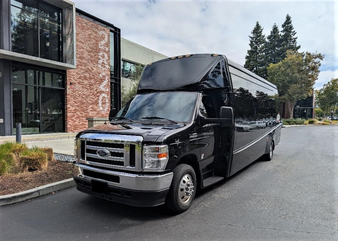 Black Executive Ford Bus - 24 Passenger 01.jpg