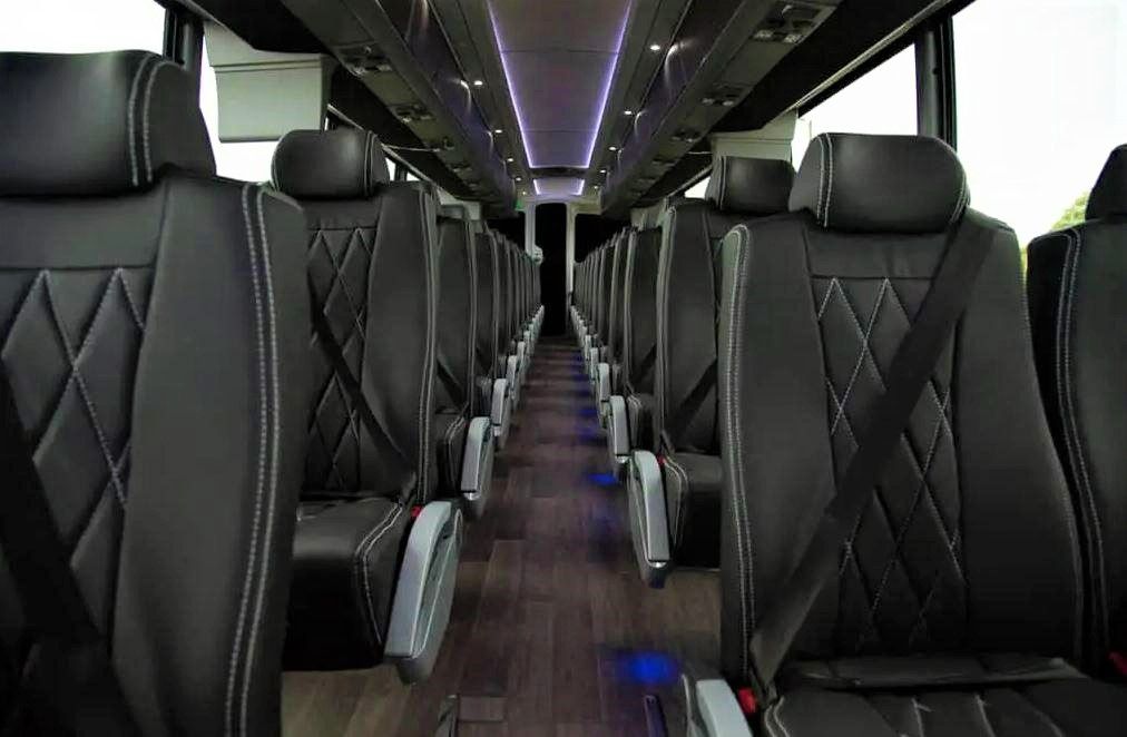 56 Passenger Executive Prevost Coach5-cd5d61bd9e.jpg