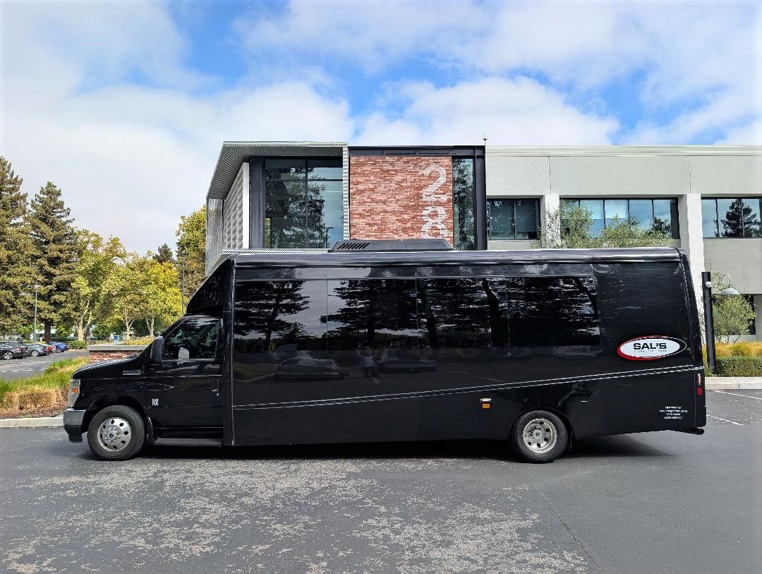 Black Executive Ford Bus - 24 Passenger 02.jpg