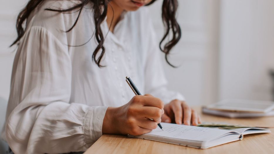 woman budgeting