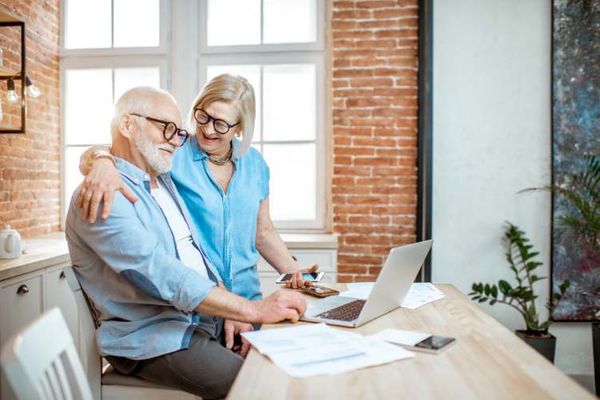 elderly couple on computer