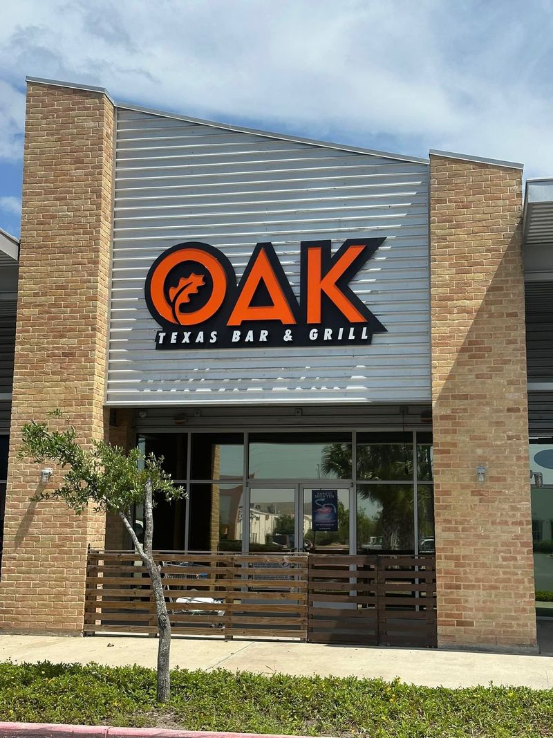 Oak Texas Bar & Grill - Uptown - 🍾🍾 𝐇𝐨𝐦𝐞 𝐨𝐟 𝐭𝐡𝐞