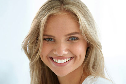 woman smiling with nice teeth