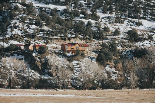 homes on the snowy mountain side 
