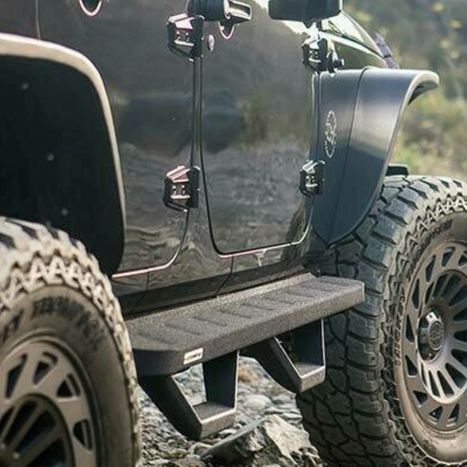 a jeep with a step bar