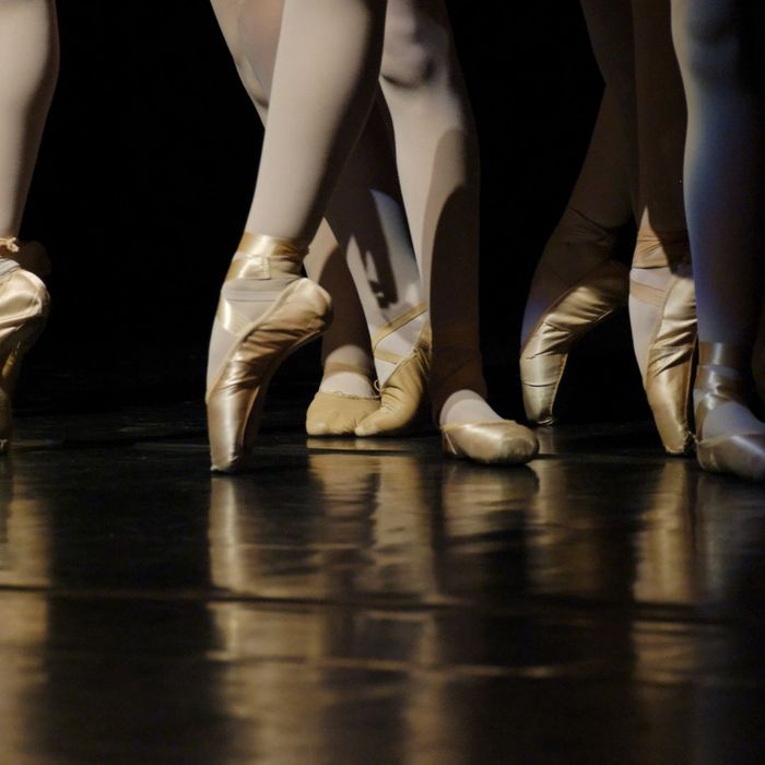 Ballet dancers on pointe