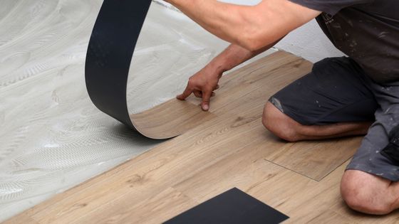 Laying wood plank vinyl flooring