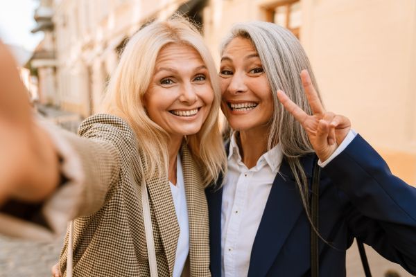 2 older women take a selfie