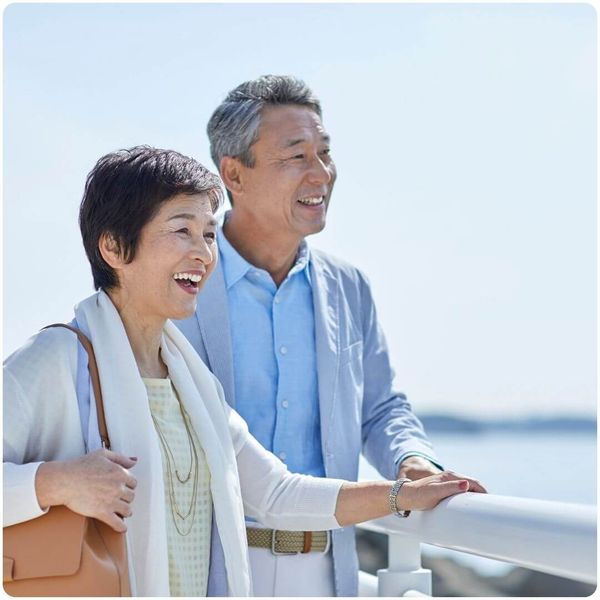 senior couple looking at the ocean