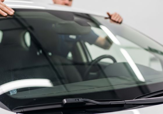 Car Windshield Installation