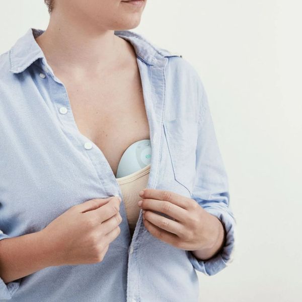 Visual representation of manual, electric, and wearable breast pumps Visual representation of manual, electric, and wearable breast pumps