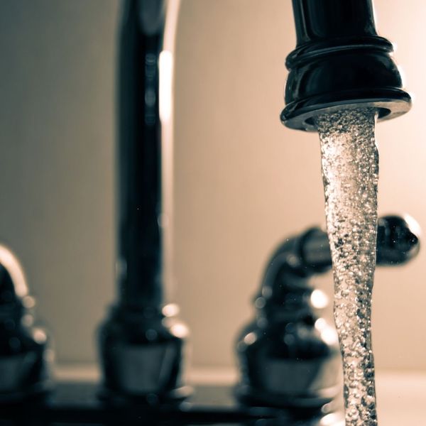water coming out of kitchen sink water coming out of kitchen sink