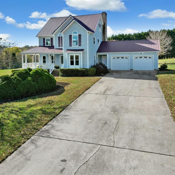 image of a cracked driveway