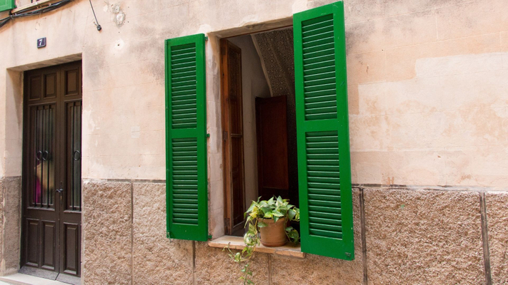 M24870-Shutters-and-More-4-Classic-Shutter-Styles-You-Will-Love-627aa83f54c86.jpeg