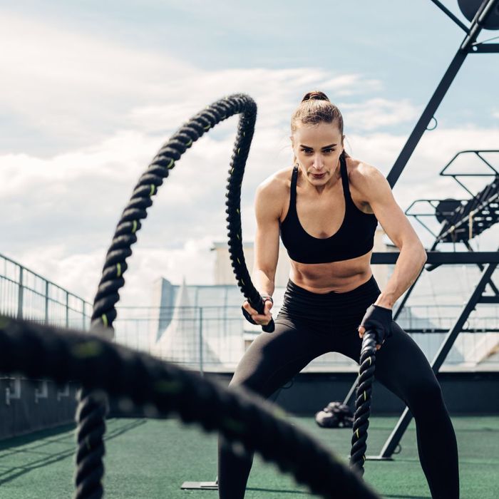 woman doing ropes fitness