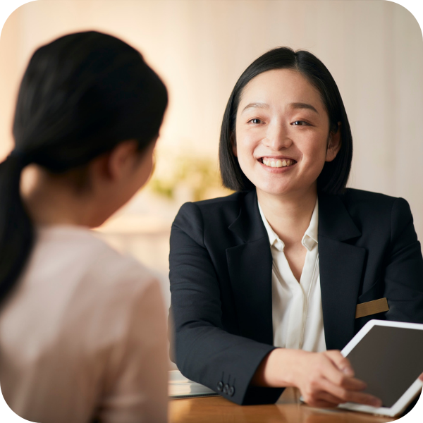 client talking to consultant