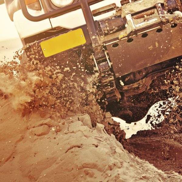 offroad car going through sand