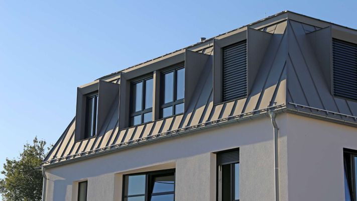 Process Of Installing Standing Seam Roofing On A Home_hero.jpg