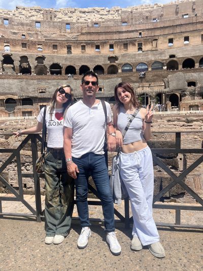 Owner in Rome with his 2 daughters