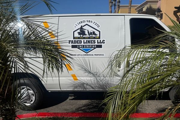 Faded Lines van
