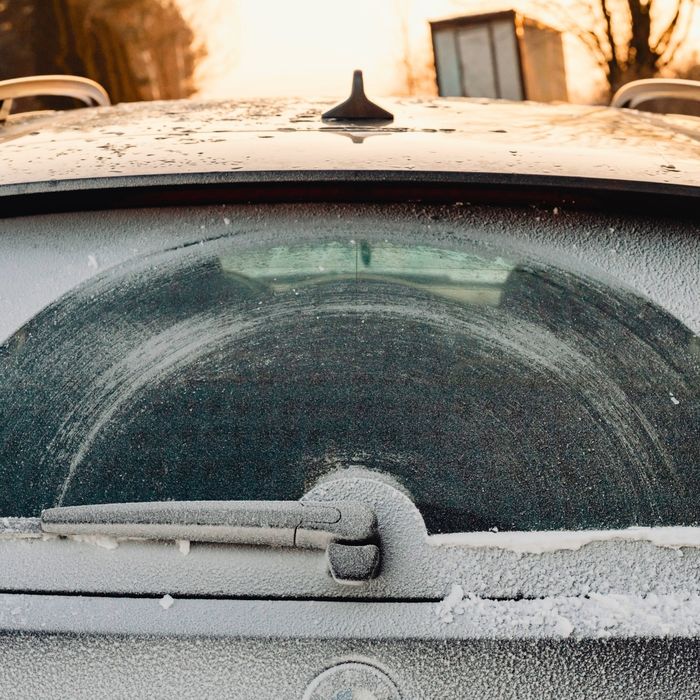 How Rapid Temperature Changes Shatter Weakened Windshields-1.jpg