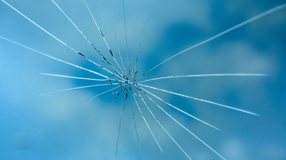 Hero-How Rapid Temperature Changes Shatter Weakened Windshields.jpg